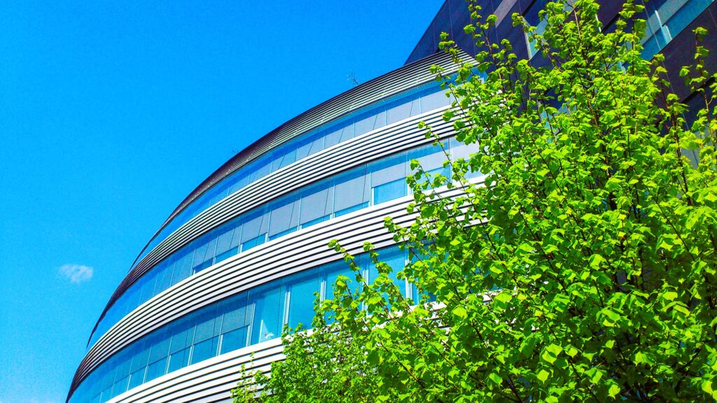 Multi-storey building with panoramic windows